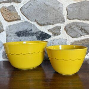 Rare Crate&Barrel nesting mixing bowls, 9.5" & 7", yellow with scallop